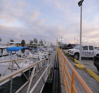 괌 트롤링 낚시투어 완전 가이드: 요트에서 즐기는 대어 낚시와 인생샷 촬영