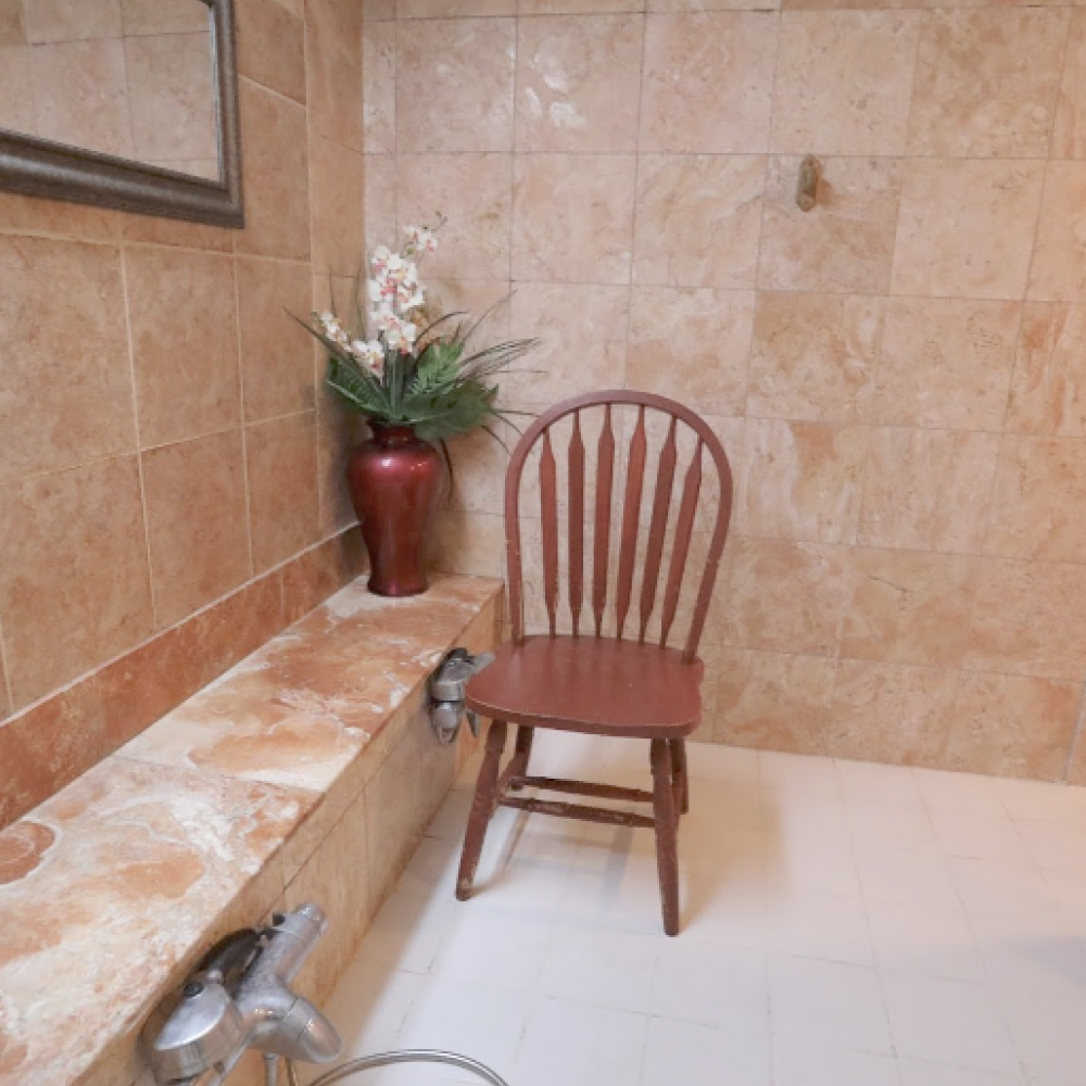 홀리데이 스파 타라