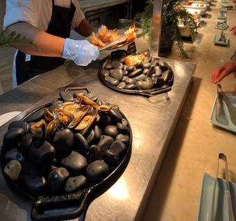 괌 롯데호텔 라세느 디너뷔페 완벽 가이드: 랍스터·무제한 음료·현지 공연까지