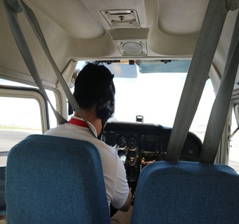 괌 경비행기 좌석 선택 가이드: 조종석과 관람석 완벽 비교